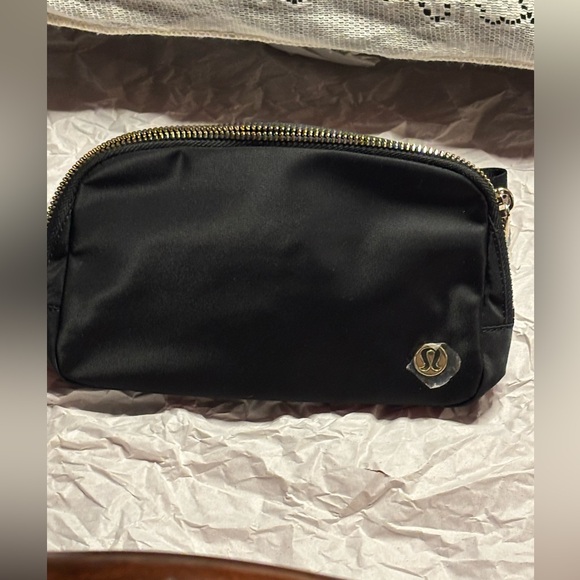 Lululemon 🆕 black gold wordmark everywhere belt bag a limited edition release